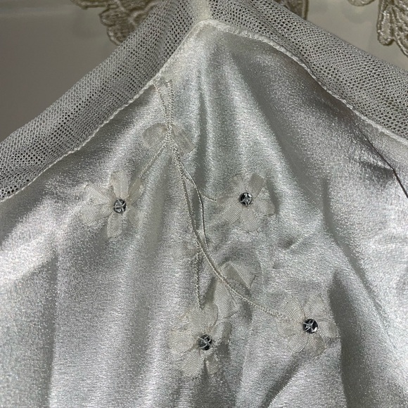 Vera Wang size medium silk nightgown, adjustable straps - Picture 3 of 3